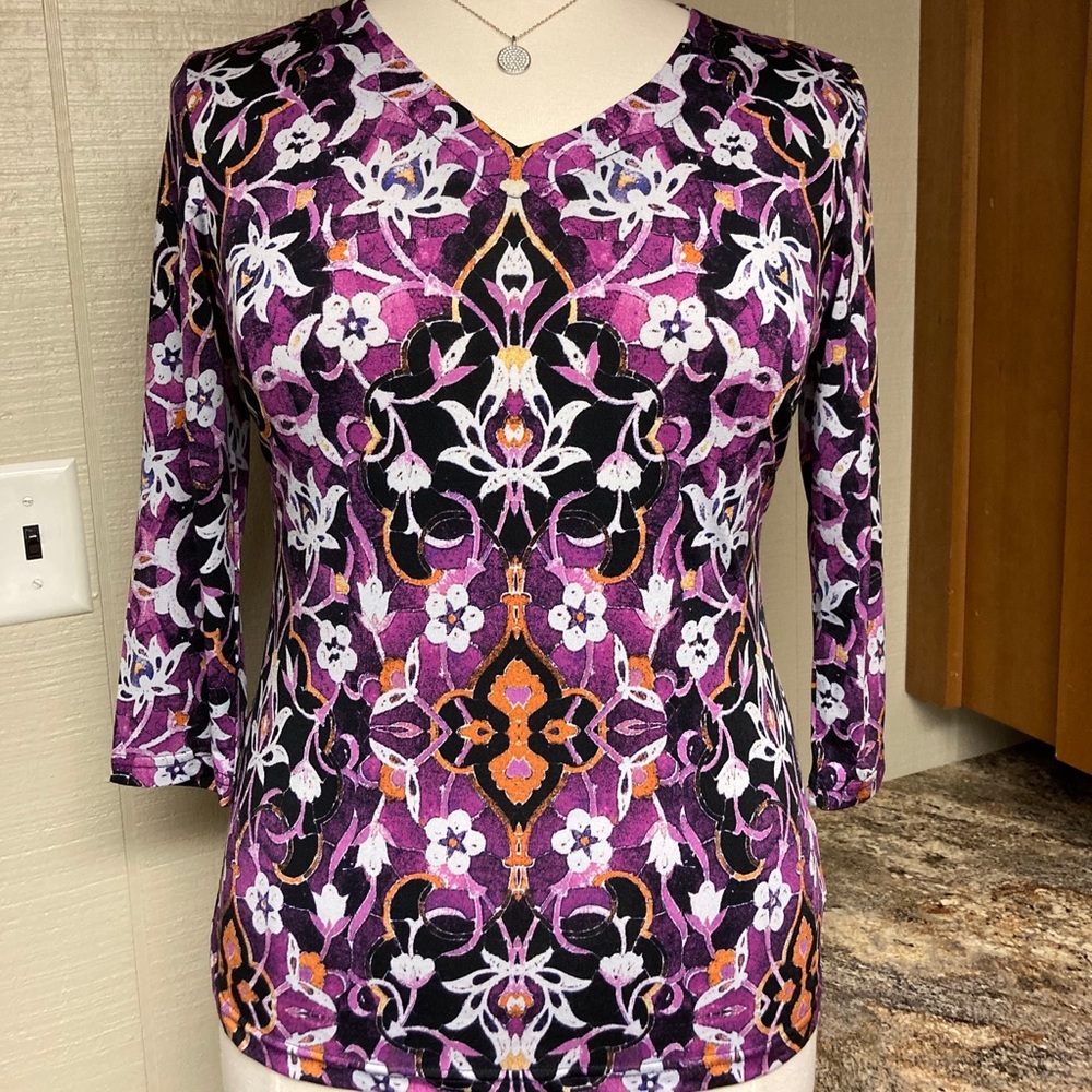 Beautiful colorful top!